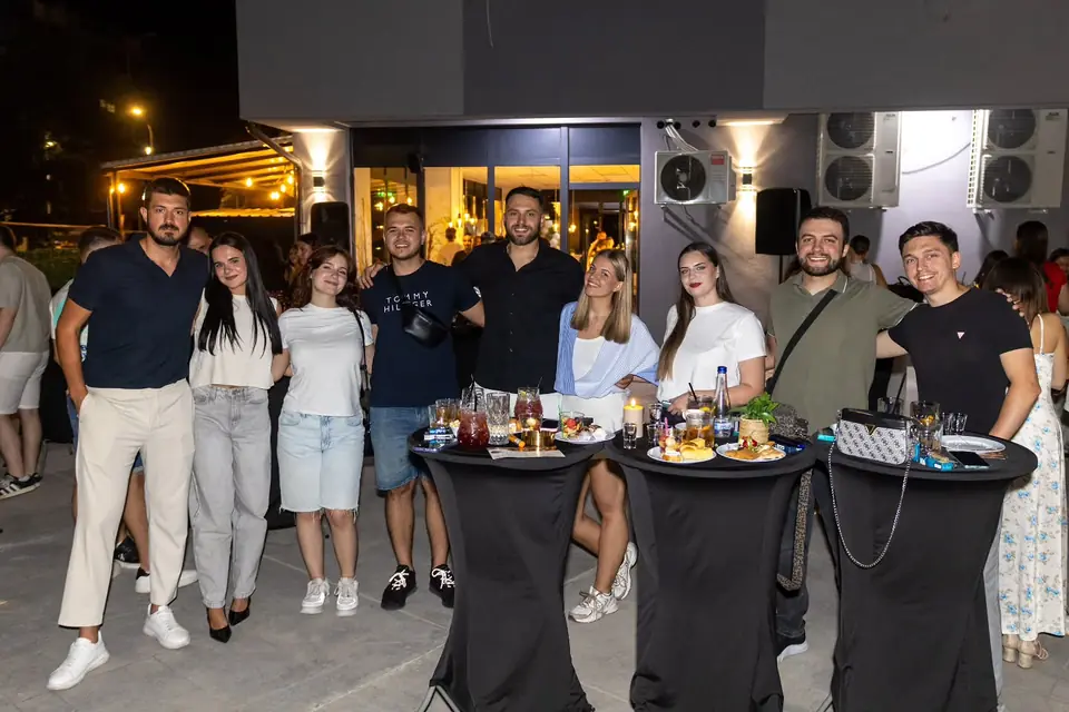 Гости на отворањето на Позитива Бар, фотографија 3